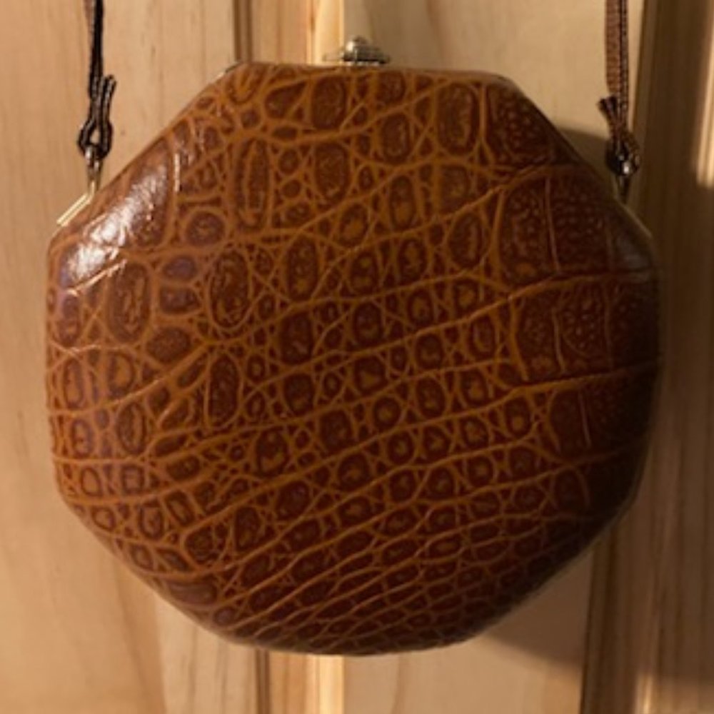 Sorpresa Vintage Octagon Crocodile Canteen Crossbody Bag/ Brown Leather Brass
